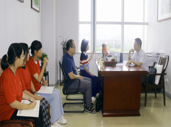 【新聞稿】鄭大學(xué)子三下鄉(xiāng)：青春永駐大別山，紅色基因代代