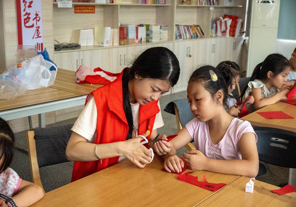 民族情暖童心夢(mèng)，走進(jìn)充滿童趣的世界