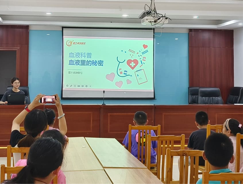 南通大學杏林學院能干者沖鋒號——南通市通州區(qū)碧堂廟社區(qū)開展科普活動