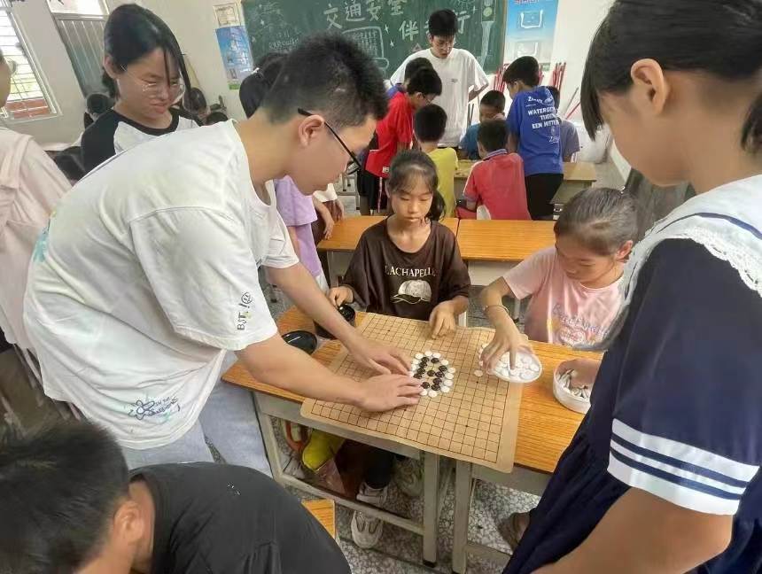 手繪五彩風(fēng)箏，放飛金色夢想