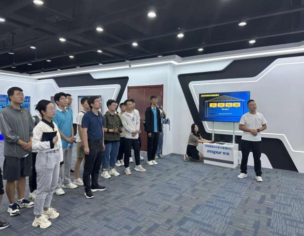 走進酒泉云計算大數(shù)據(jù)中心#尚學(xué)電信 蘭理學(xué)子暑期實踐