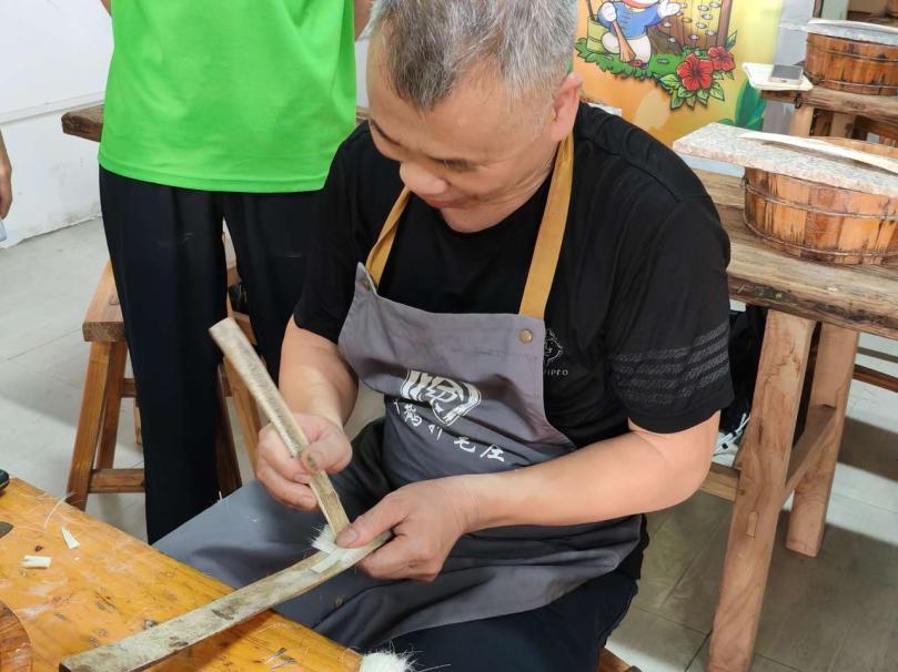 墨韻悠長，體驗(yàn)非凡——“寶葫蘆”實(shí)踐團(tuán)隊 走進(jìn)徐華榮毛筆研學(xué)坊