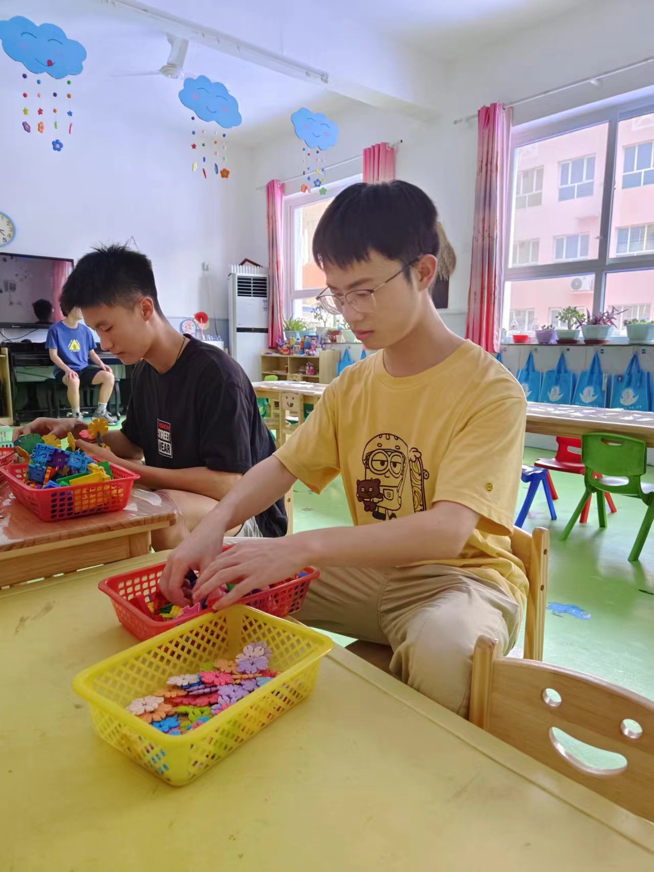 西南石油大學(xué)學(xué)子暑期“三下鄉(xiāng)”：愛(ài)心灑滿(mǎn)石家莊新樂(lè)市車(chē)固幼兒園