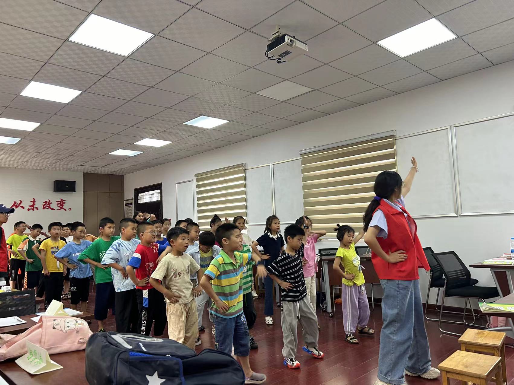 不忘初心，腳踏實(shí)地的做好支教——汽院愛心傳遞服務(wù)團(tuán)
