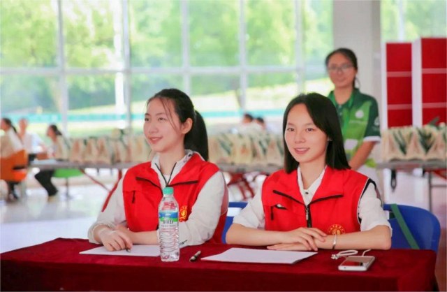 江西中醫(yī)藥大學(xué)的校慶志愿者們展青春風(fēng)采！