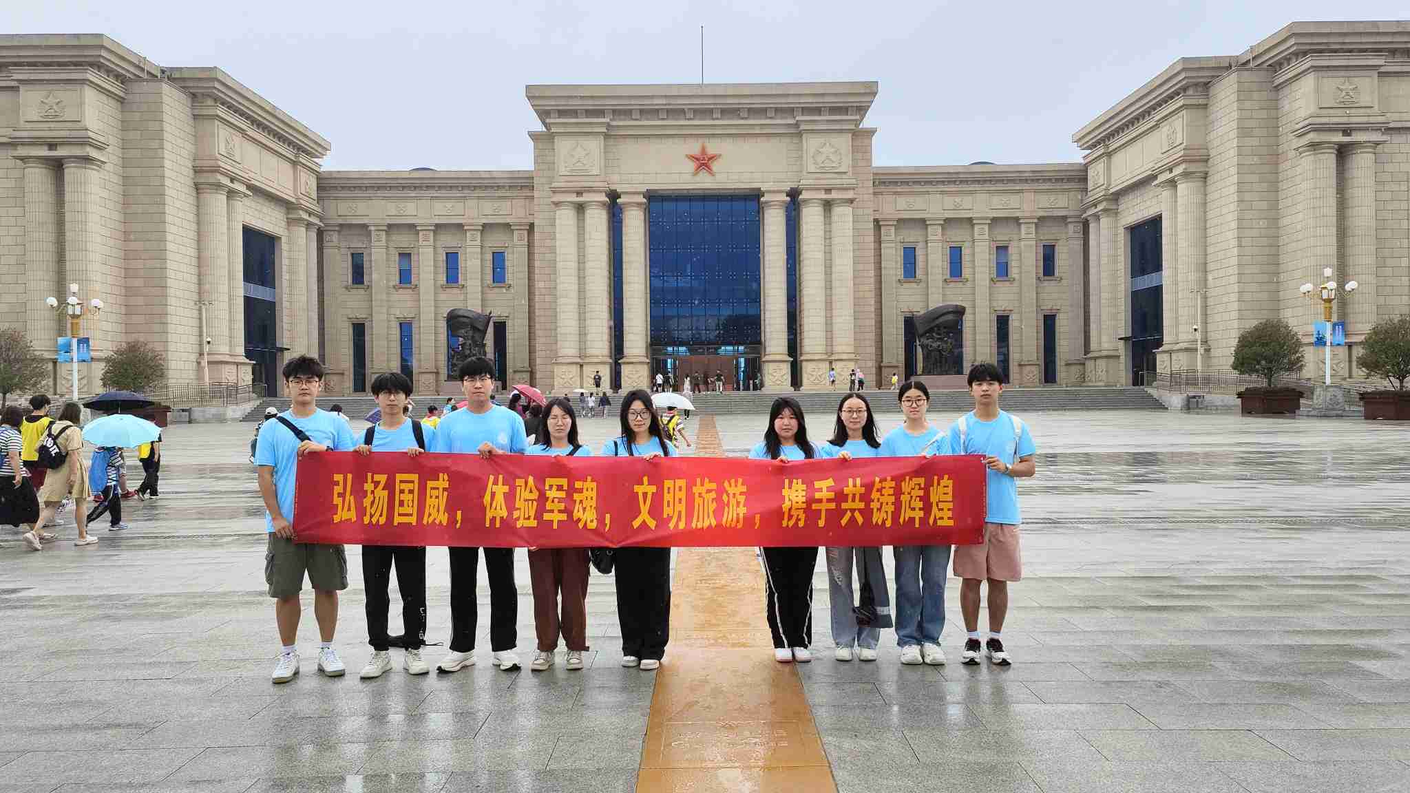 青島科技大學(xué)“巡禮藍海情，筑夢文明行”文明旅游實踐團赴海軍博物館—引領(lǐng)文明旅游新風尚，共筑文明旅游新篇章