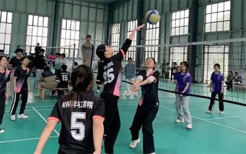 飛揚(yáng)的青春，不屈的精神