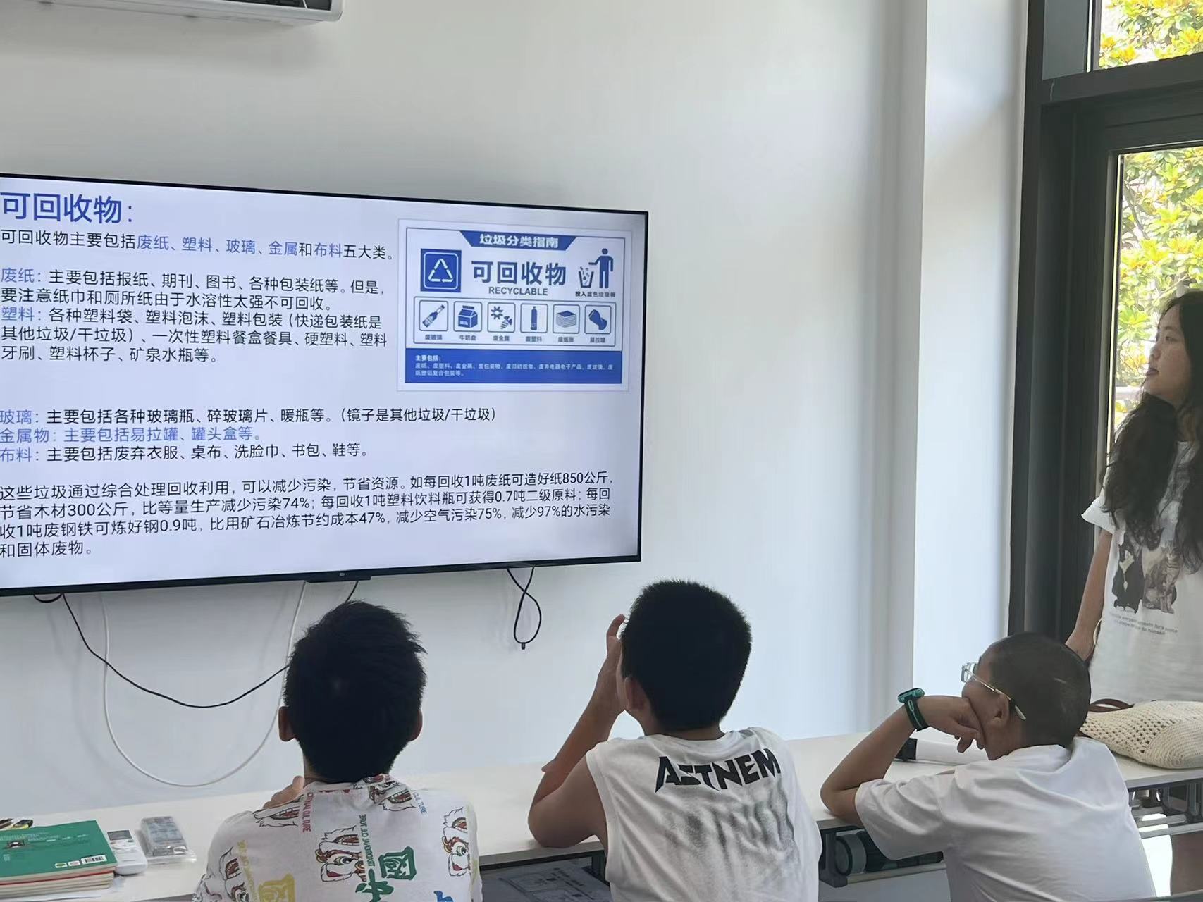 垃圾分類新時尚，綠色生態(tài)共暢享。