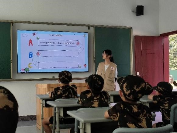 佛科院學(xué)子深入連南瑤族自治縣三下鄉(xiāng)：義教促交流，互助共成長