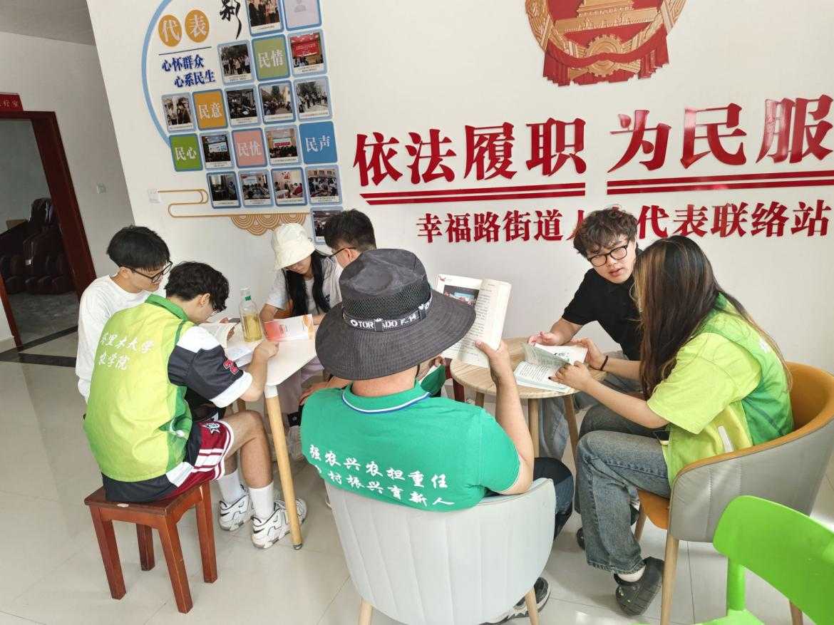 胡楊學子邊疆行，除塵凈土掃家園