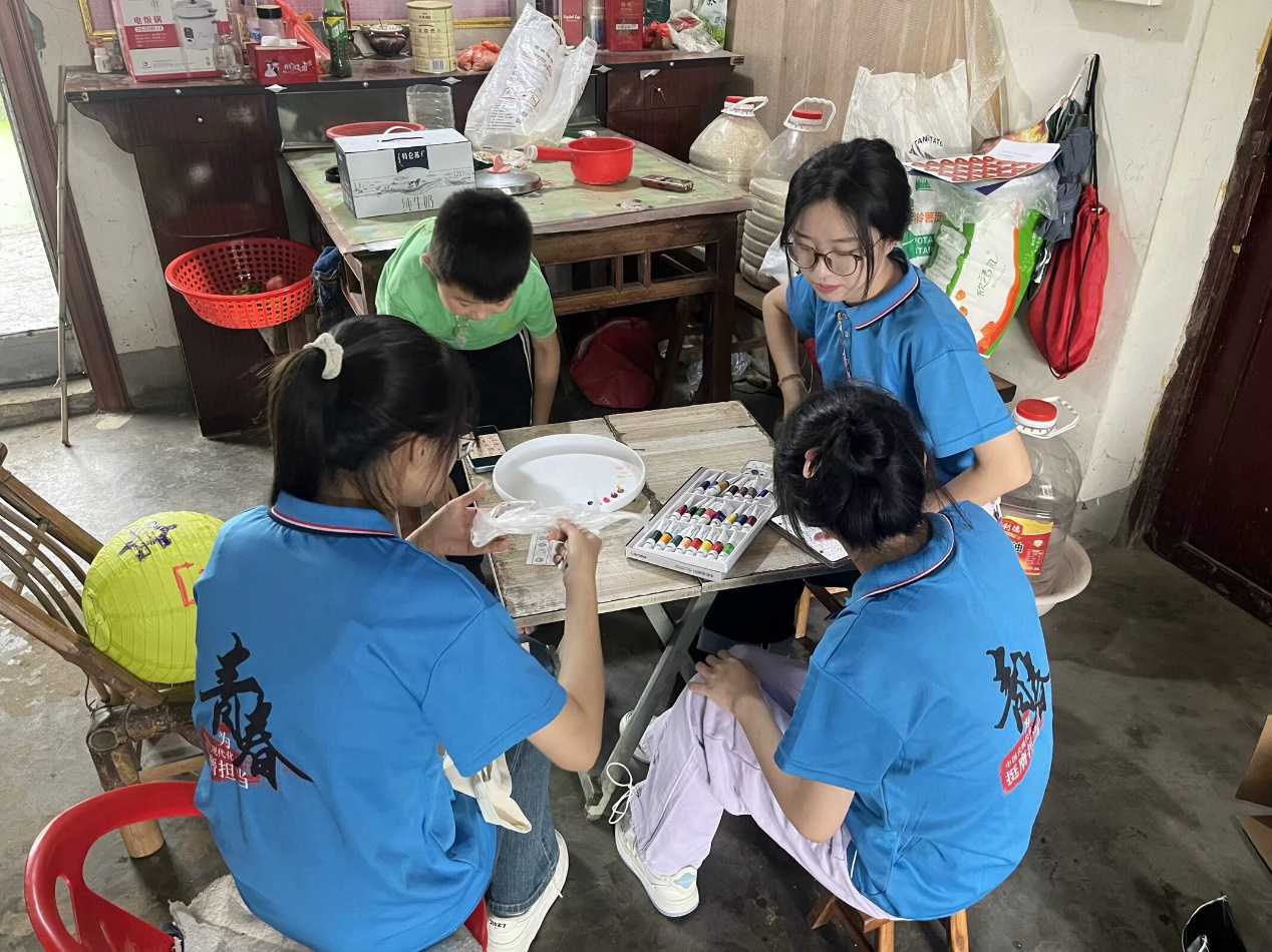 巢湖學(xué)院學(xué)子三下鄉(xiāng)：春暉護幼芽，暖意筑留守