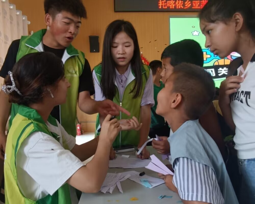 農(nóng)科學(xué)子推普下鄉(xiāng)，筑牢文明素養(yǎng)壁壘