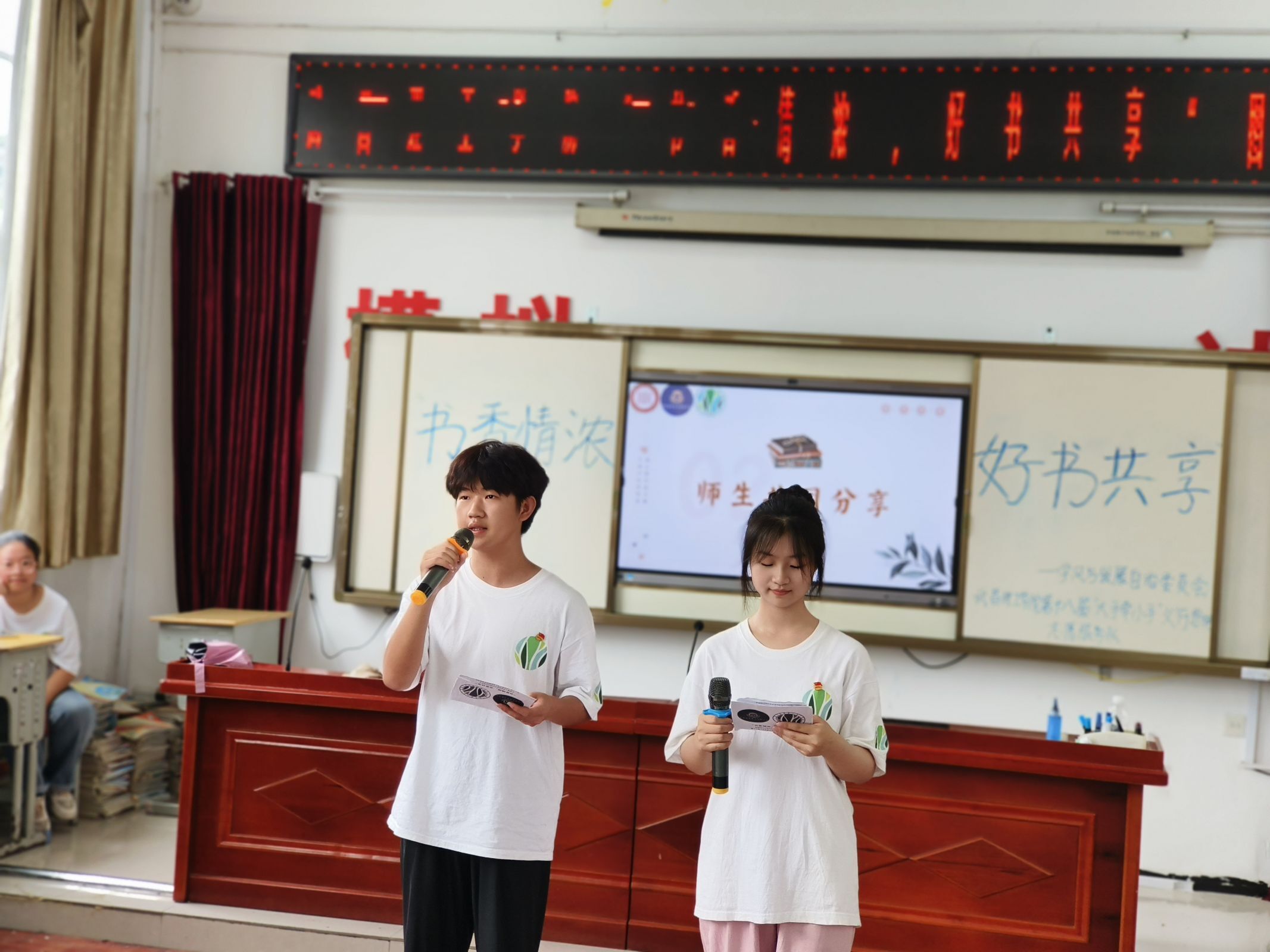 武昌理工學院三下鄉(xiāng)：書香情濃，好書共享