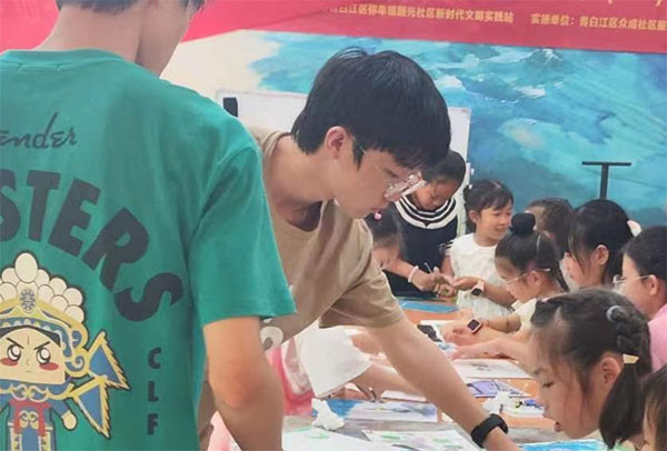 溫暖伴童心，多彩繪未來(lái)