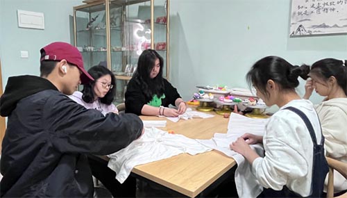 “觀今宜鑒古，無古不成今”——移通學(xué)子在非遺工藝中感